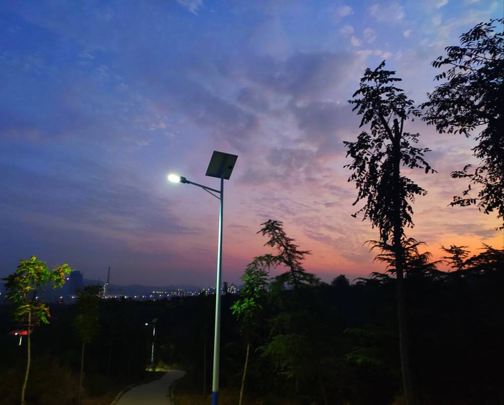 柳州柳江太阳能LED农村路灯公园路径太阳能灯高亮，零电费，免布线